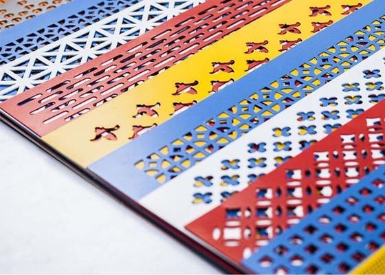 ผนังโลหะ perforated ประดับ 1x2m สําหรับฝาผนังหน้าผาเพดาน