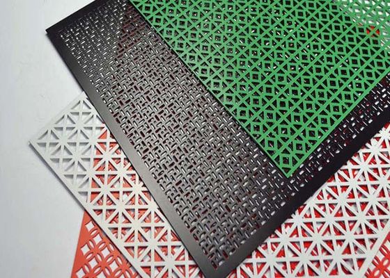 ผนังโลหะ perforated ประดับ 1x2m สําหรับฝาผนังหน้าผาเพดาน