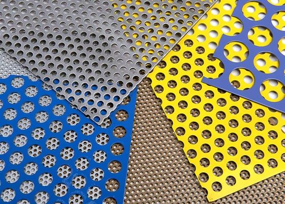 ผนังโลหะ perforated ประดับ 1x2m สําหรับฝาผนังหน้าผาเพดาน