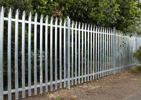 สีเขียว Hot Dip Galvanized Triple Point Palisade Fencing With Angle Pale สําหรับความปลอดภัยที่ดี