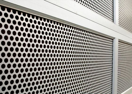 2 มิลลิเมตร Perforated อลูมิเนียม Screen ความปลอดภัย 40% พื้นที่เปิด 750-1200 มม ความกว้าง