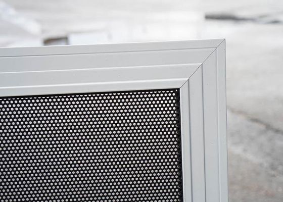 2 มิลลิเมตร Perforated อลูมิเนียม Screen ความปลอดภัย 40% พื้นที่เปิด 750-1200 มม ความกว้าง