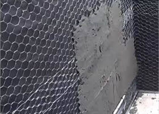 ตาข่ายลวดหกเหลี่ยมใช้เป็นตาข่ายฉาบปูนเสริมความแข็งแรงหลังคาและผนัง