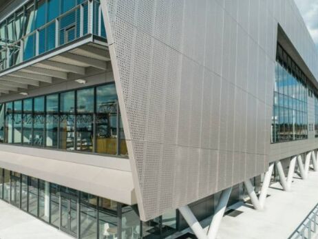 ตาข่ายลวดเหล็กเจาะรูชุบสังกะสี ทนทานต่อสนิม วัสดุแข็งแรง เหมาะสำหรับงานตะแกรงระบายอากาศและงานก่อสร้าง