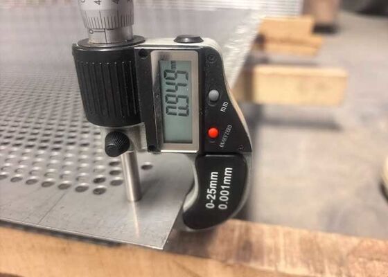 แผ่นพรุนสแตนเลส 304 เพื่อการกรองทางอุตสาหกรรมที่มีความแม่นยำ